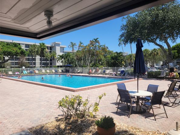 2671 S Course Dr 203, Pompano Beach FL 33069