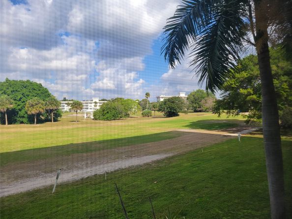 2671 S Course Dr 203, Pompano Beach FL 33069