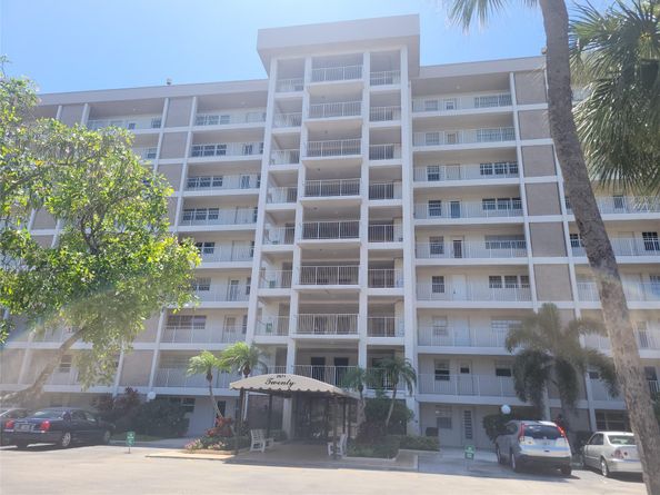 2671 S Course Dr 203, Pompano Beach FL 33069