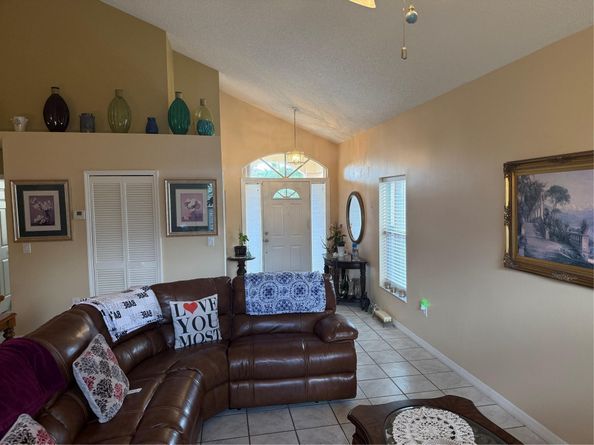 18865 NW 1st St, Pembroke Pines FL 33029