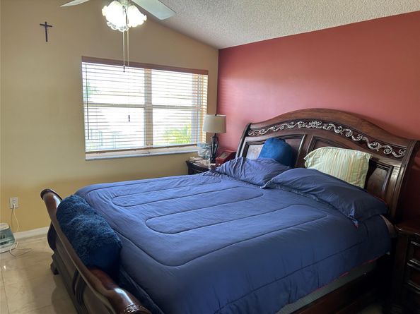 18865 NW 1st St, Pembroke Pines FL 33029