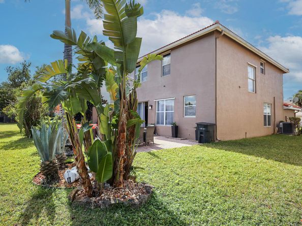 5482 Queenship Court, Greenacres FL 33463