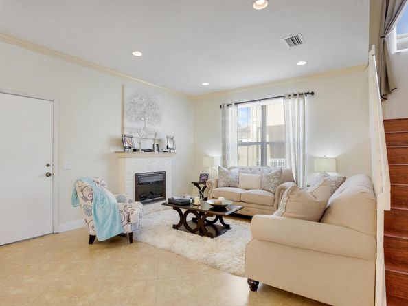 5482 Queenship Court, Greenacres FL 33463