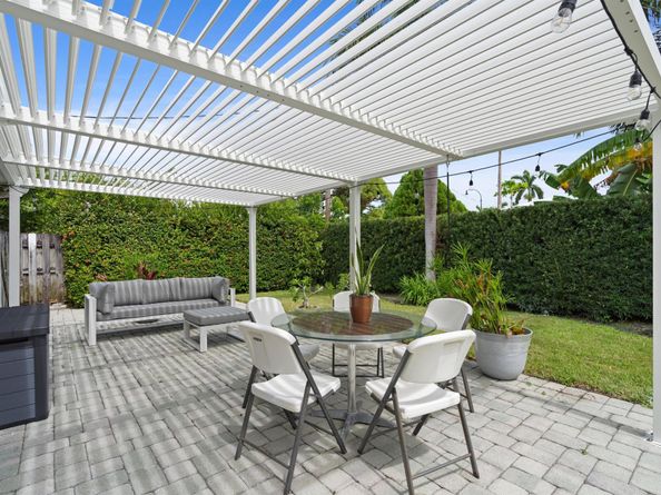 8 SE 8th Avenue, Deerfield Beach FL 33441