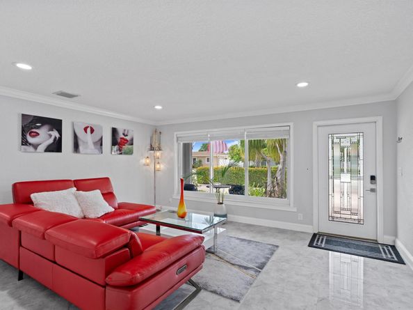 8 SE 8th Avenue, Deerfield Beach FL 33441