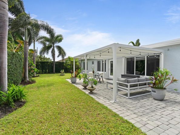 8 SE 8th Avenue, Deerfield Beach FL 33441