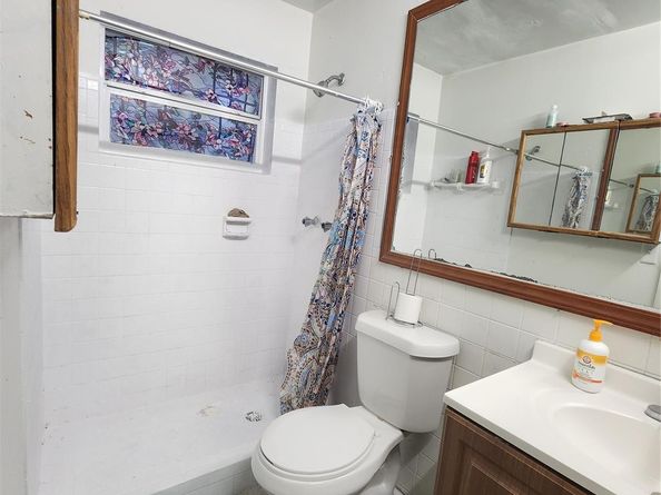 5713 NW 70th Ter, Tamarac FL 33321
