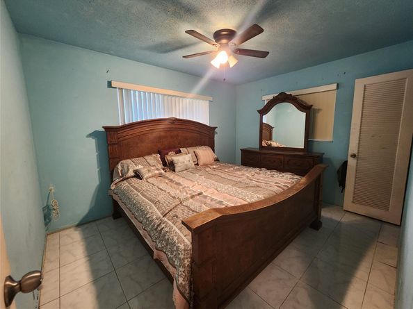 5713 NW 70th Ter, Tamarac FL 33321