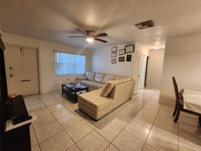 5713 NW 70th Ter, Tamarac FL 33321