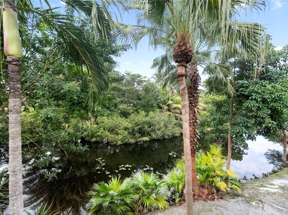 225 Wimbledon Lake Dr 225, Plantation FL 33324
