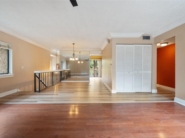 225 Wimbledon Lake Dr 225, Plantation FL 33324