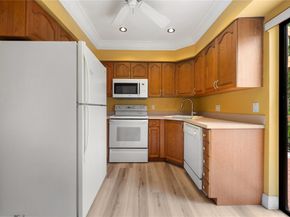 225 Wimbledon Lake Dr 225, Plantation FL 33324