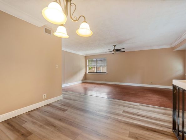 225 Wimbledon Lake Dr 225, Plantation FL 33324