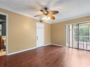 225 Wimbledon Lake Dr 225, Plantation FL 33324