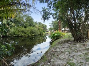 225 Wimbledon Lake Dr 225, Plantation FL 33324