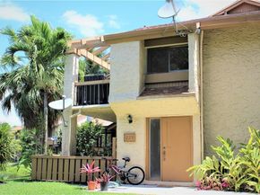 225 Wimbledon Lake Dr 225, Plantation FL 33324