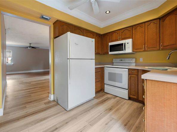 225 Wimbledon Lake Dr 225, Plantation FL 33324