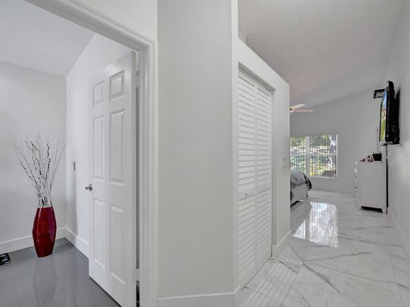 16255 SW 2nd Dr, Pembroke Pines FL 33027