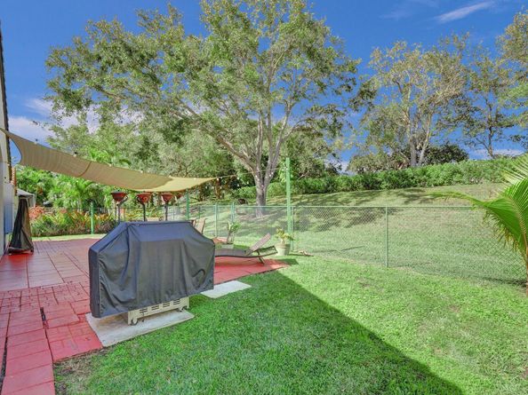 16255 SW 2nd Dr, Pembroke Pines FL 33027