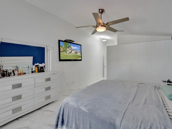 16255 SW 2nd Dr, Pembroke Pines FL 33027