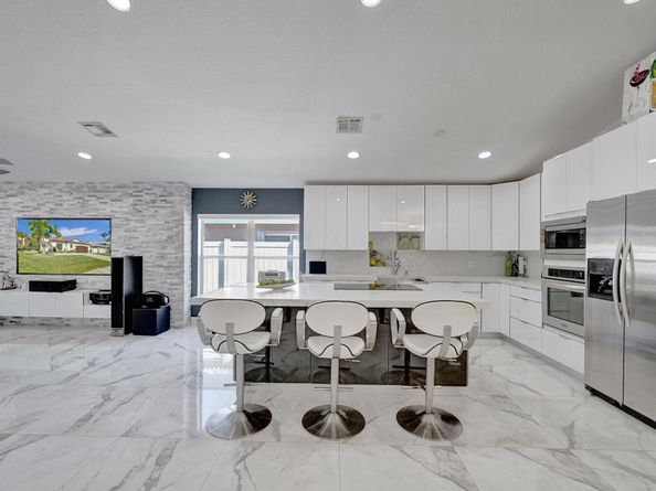 16255 SW 2nd Dr, Pembroke Pines FL 33027