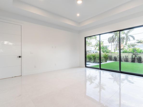 258 33rd Court, West Palm Beach FL 33407
