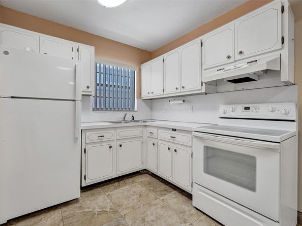 2010 Fillmore St 202, Hollywood FL 33020