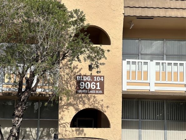 9061 Sunrise Lakes Blvd 212, Sunrise FL 33322