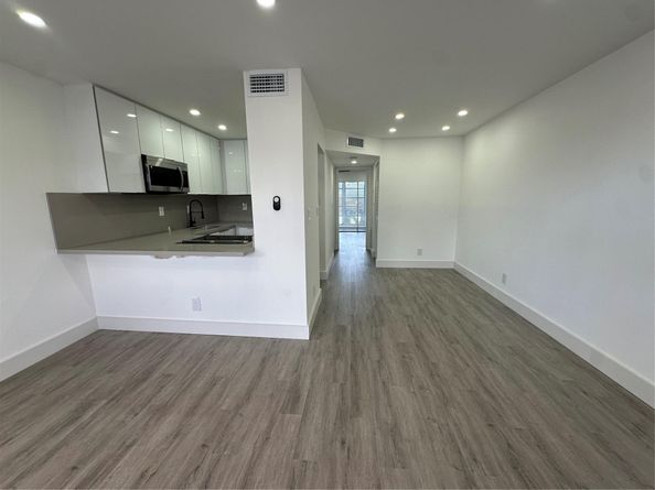 9061 Sunrise Lakes Blvd 212, Sunrise FL 33322