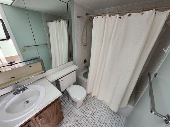 9661 Sunrise Lakes Blvd 302, Sunrise FL 33322