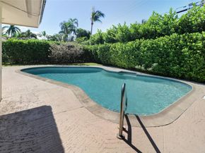 2517 NE 26th Ter, Fort Lauderdale FL 33305