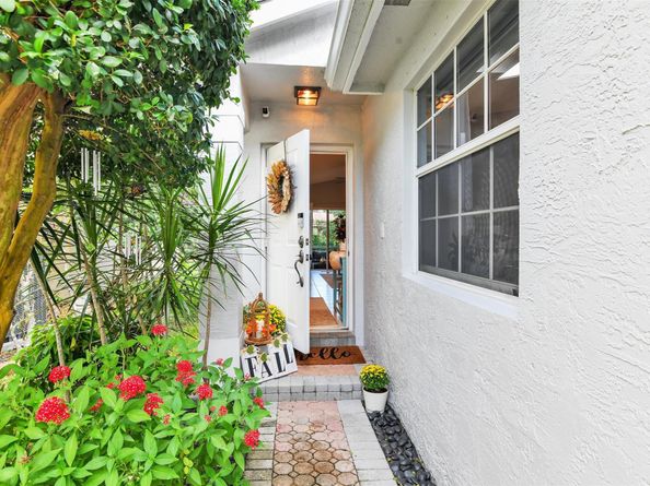 5285 NW 117th Ave, Coral Springs FL 33076