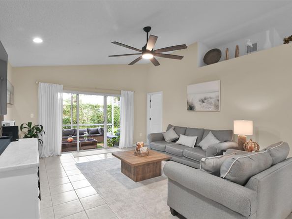 5285 NW 117th Ave, Coral Springs FL 33076