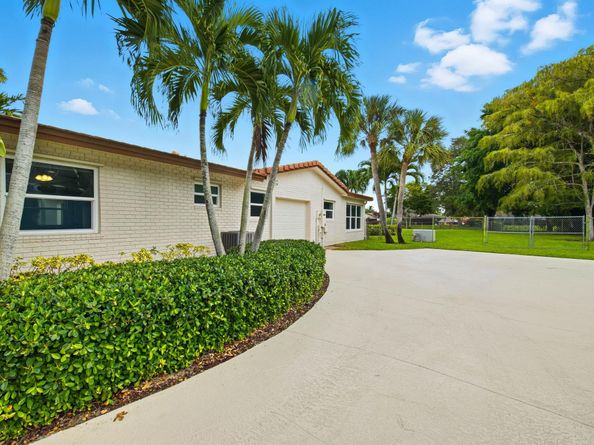 166 Alcazar Street, Royal Palm Beach FL 33411