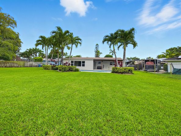 166 Alcazar Street, Royal Palm Beach FL 33411