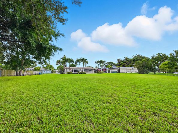 166 Alcazar Street, Royal Palm Beach FL 33411