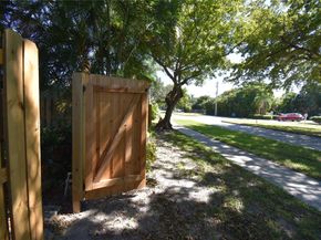 1713 NW 73rd Ave 34, Plantation FL 33313