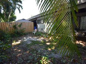 1713 NW 73rd Ave 34, Plantation FL 33313