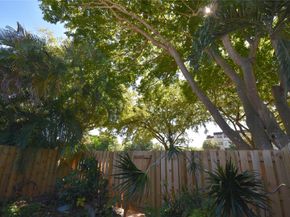 1713 NW 73rd Ave 34, Plantation FL 33313