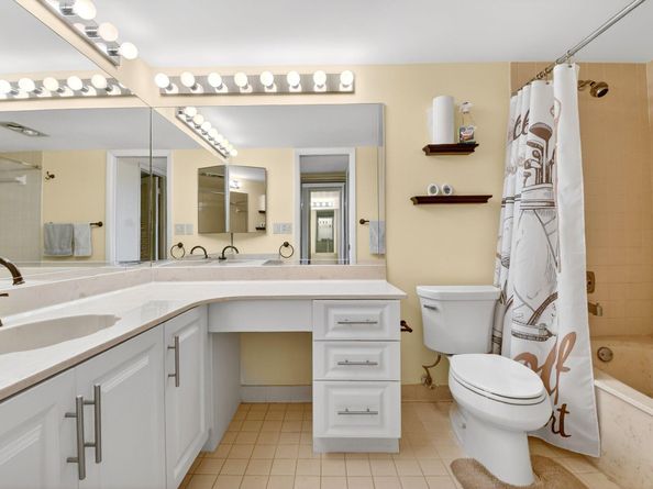 5785 Fairway Park Court 204, Boynton Beach FL 33437