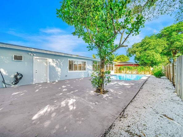 6812 Rio Pinar, North Lauderdale FL 33068