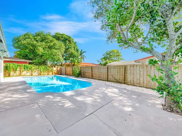 6812 Rio Pinar, North Lauderdale FL 33068