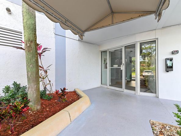198 NW 67th Street 207, Boca Raton FL 33487