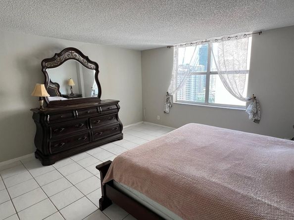 1865 S Ocean Dr 17H, Hallandale Beach FL 33009