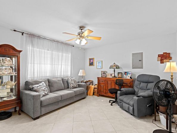 323 Seville N, Delray Beach FL 33446