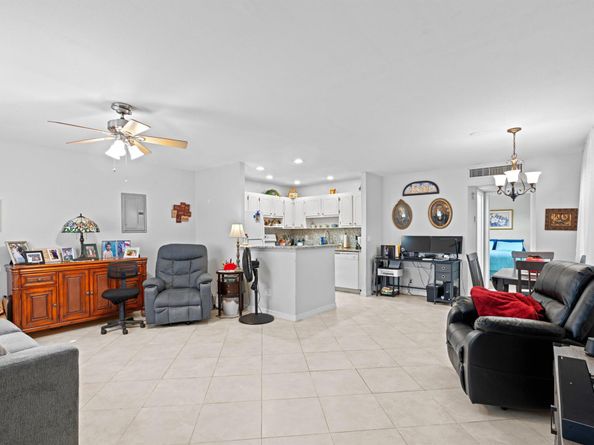 323 Seville N, Delray Beach FL 33446