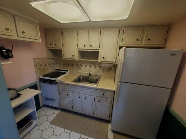 2430 NE 135th St 300, North Miami FL 33181