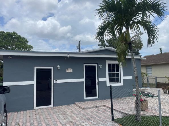 2215 NW 9th Ct, Fort Lauderdale FL 33311
