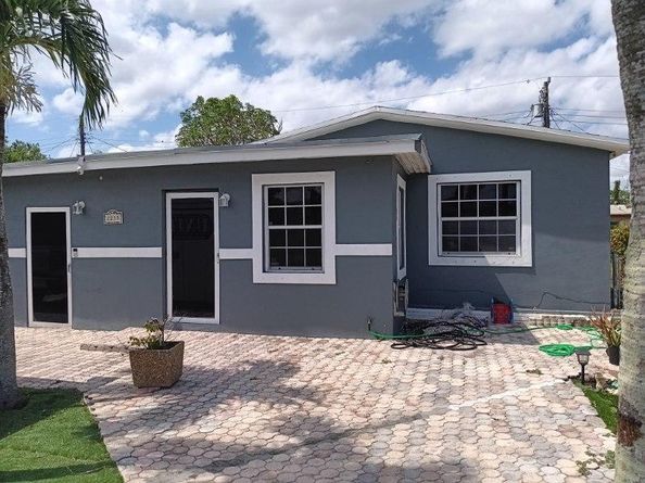 2215 NW 9th Ct, Fort Lauderdale FL 33311