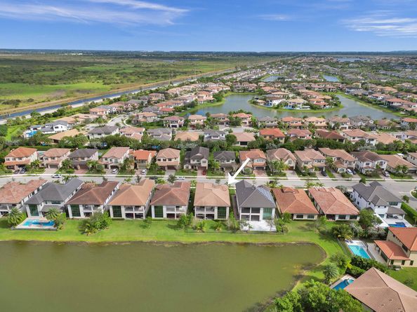 9345 Carrington Ave, Parkland FL 33076